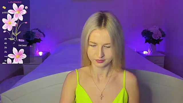 AnnaCarrera online show from November 4, 2025, 6:40 pm