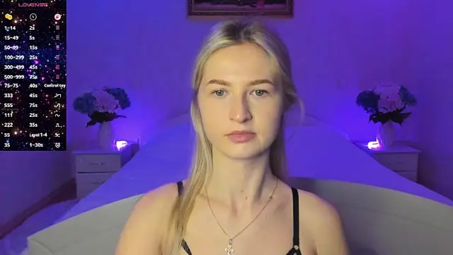 AnnaCarrera online show from December 18, 2025, 8:04 pm