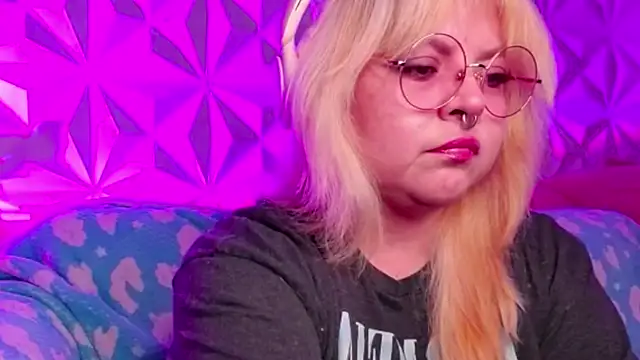 Snapshot of Satyn_doll chatting on October 19, 2025, 10:10 pm Satyn doll online show from October 19, 2025, 10:10 pm