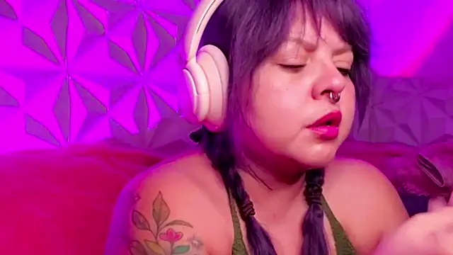 Snapshot of Satyn_doll chatting on October 21, 2025, 4:35 am Satyn doll online show from October 21, 2025, 4:35 am