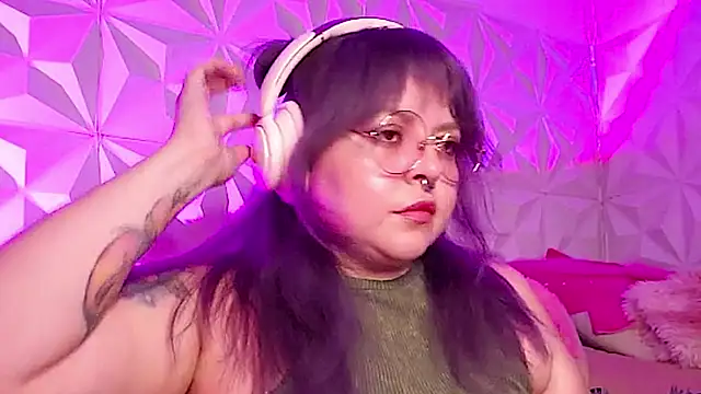 Snapshot of Satyn_doll chatting on October 22, 2025, 2:23 am Satyn doll online show from October 22, 2025, 2:23 am