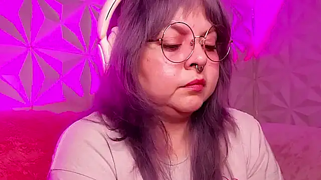 Snapshot of Satyn_doll chatting on October 23, 2025, 2:33 am Satyn doll online show from October 23, 2025, 2:33 am