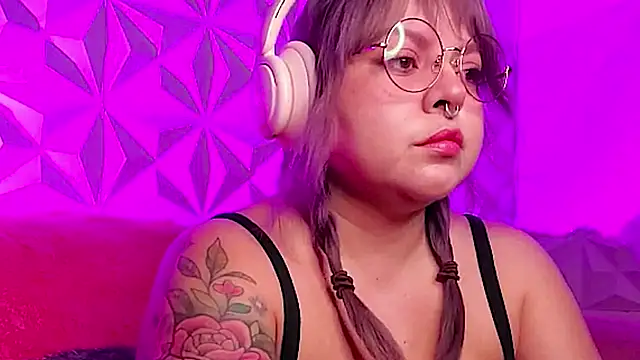 Snapshot of Satyn_doll chatting on October 26, 2025, 10:15 pm Satyn doll online show from October 26, 2025, 10:15 pm