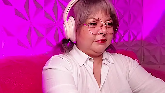 Snapshot of Satyn_doll chatting on October 30, 2025, 12:01 am Satyn doll online show from October 30, 2025, 12:01 am