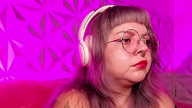 Snapshot of Satyn_doll chatting on October 31, 2025, 12:33 am Satyn doll online show from October 31, 2025, 12:33 am