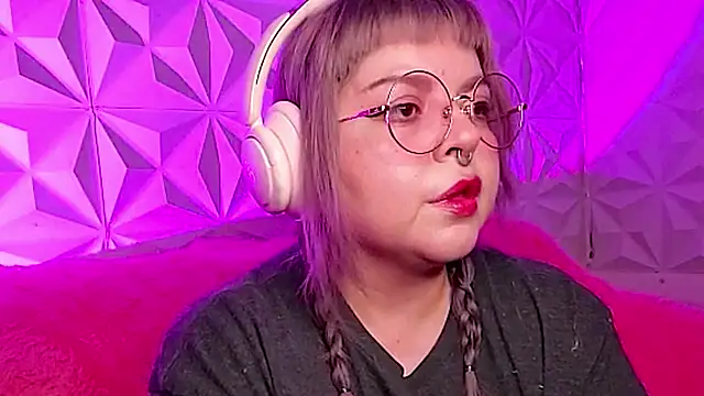 Snapshot of Satyn_doll chatting on November 2, 2025, 10:12 pm Satyn doll online show from November 2, 2025, 10:12 pm