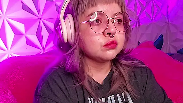 Snapshot of Satyn_doll chatting on November 7, 2025, 12:10 am Satyn doll online show from November 7, 2025, 12:10 am