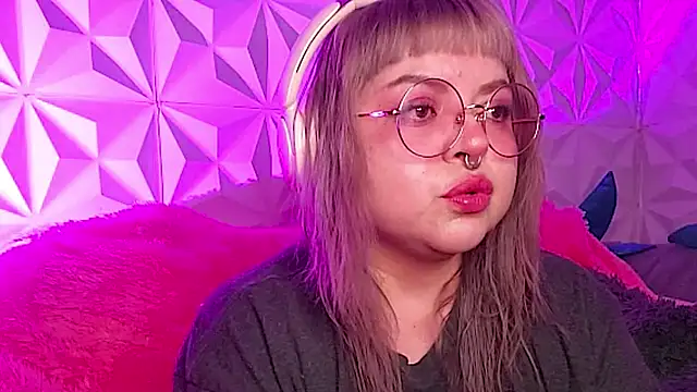 Snapshot of Satyn_doll chatting on November 8, 2025, 12:00 am Satyn doll online show from November 8, 2025, 12:00 am