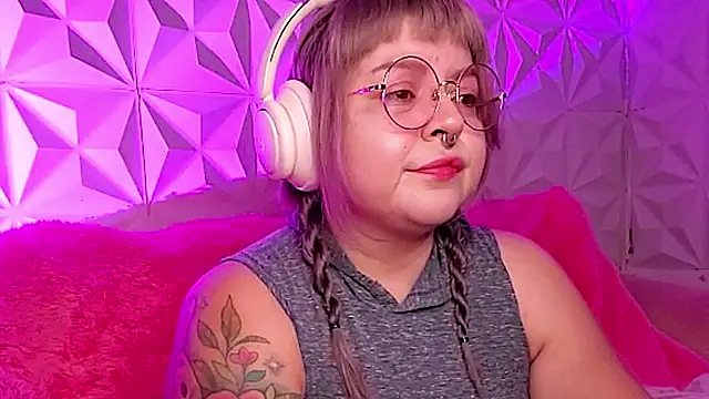 Snapshot of Satyn_doll chatting on November 9, 2025, 10:08 pm Satyn doll online show from November 9, 2025, 10:08 pm