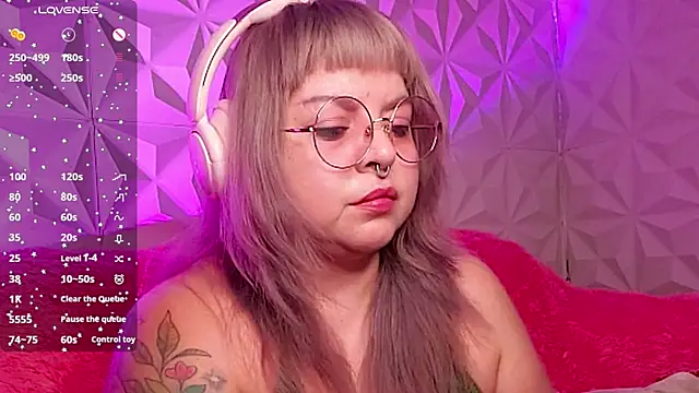 Snapshot of Satyn_doll chatting on November 11, 2025, 12:10 am Satyn doll online show from November 11, 2025, 12:10 am