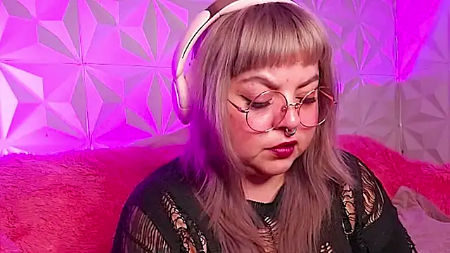 Snapshot of Satyn_doll chatting on November 13, 2025, 12:09 am Satyn doll online show from November 13, 2025, 12:09 am