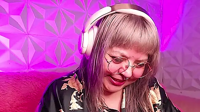 Snapshot of Satyn_doll chatting on November 14, 2025, 12:53 am Satyn doll online show from November 14, 2025, 12:53 am