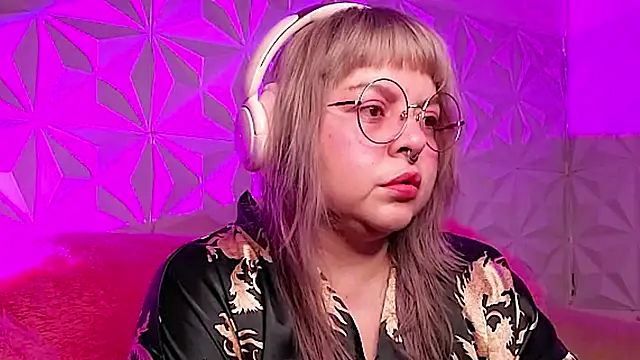 Snapshot of Satyn_doll chatting on November 16, 2025, 10:37 pm Satyn doll online show from November 16, 2025, 10:37 pm