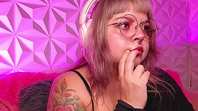 Snapshot of Satyn_doll chatting on November 25, 2025, 11:27 pm Satyn doll online show from November 25, 2025, 11:27 pm