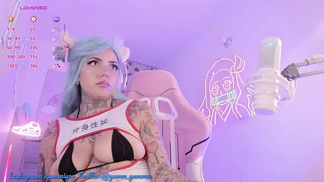 cute catlyn online show from October 28, 2025, 2:42 pm