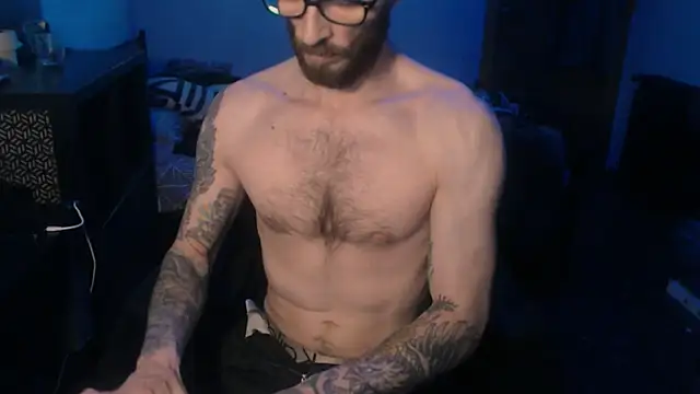 Snapshot of SexxxyLouis chatting on February 5, 2025, 2:16 pm SexxxyLouis online show from February 5, 2025, 2:16 pm