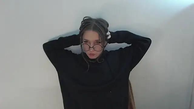  Hanna Moon  online show from December 19, 2025, 12:12 pm