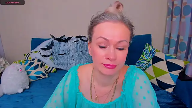 EllenMoore online show from October 29, 2025, 3:09 am