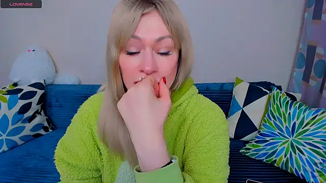 EllenMoore online show from April 1, 2026, 3:07 am