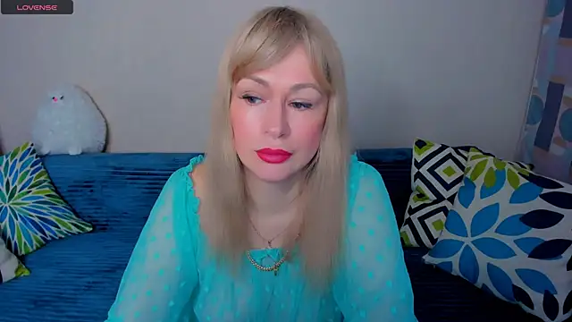 EllenMoore online show from April 22, 2026, 3:09 am