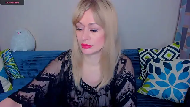 EllenMoore online show from April 24, 2026, 3:09 am