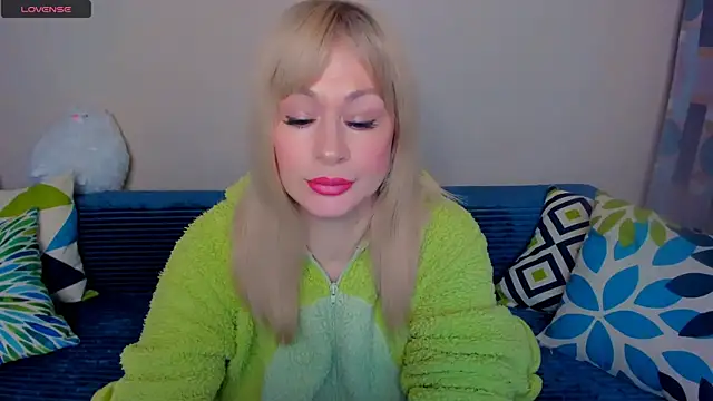 EllenMoore online show from April 28, 2026, 3:11 am