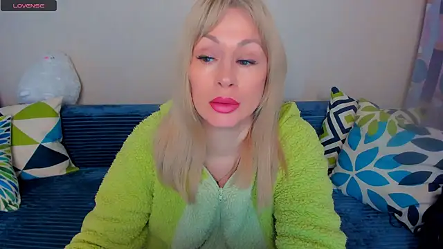 EllenMoore online show from April 29, 2026, 3:10 am