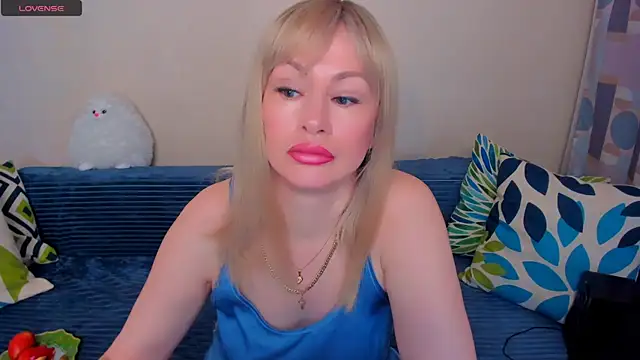 EllenMoore online show from May 20, 2026, 3:13 am