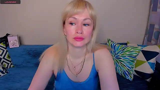 EllenMoore online show from June 14, 2026, 3:08 am