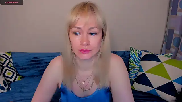 EllenMoore online show from June 17, 2026, 3:09 am