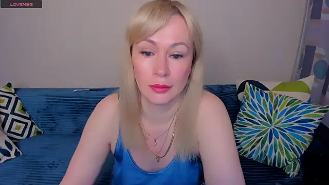 EllenMoore online show from June 29, 2026, 3:02 am