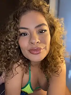Snapshot of Rachell_More chatting on June 19, 2026, 9:29 pm Rachell More online show from June 19, 2026, 9:29 pm