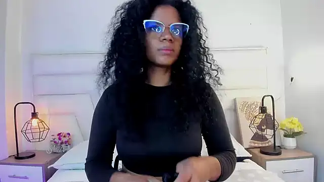 Ellie Alves online show from December 12, 2024, 3:59 pm