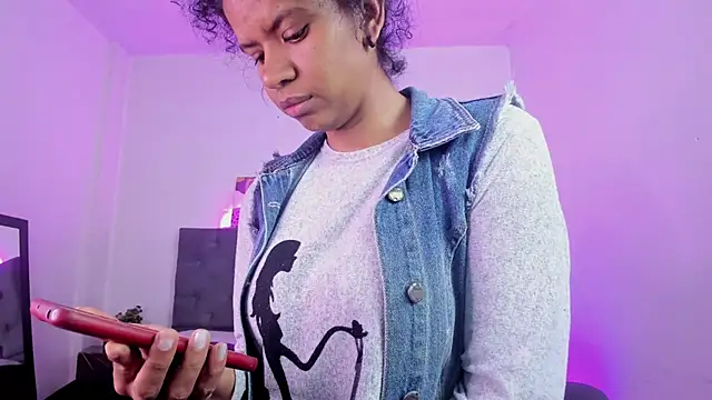 Ellie Alves online show from November 11, 2025, 1:33 pm