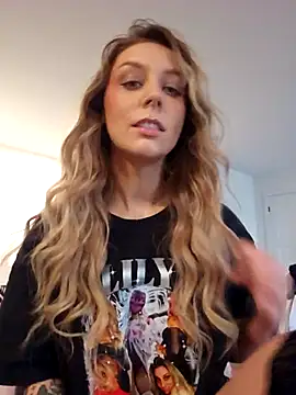 Snapshot of LilyOrion chatting on October 23, 2025, 5:44 pm LilyOrion online show from October 23, 2025, 5:44 pm