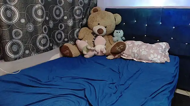 Snapshot of ANGELIQUE_KLANE chatting on February 11, 2026, 5:01 am ANGELIQUE KLANE online show from February 11, 2026, 5:01 am