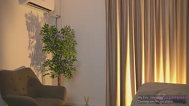 AlyonaX online show from November 17, 2025, 8:14 pm