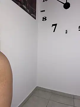 miapichxs online show from March 11, 2026, 3:34 am