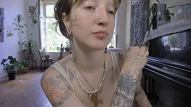 Snapshot of Miranda2_0 chatting on July 4, 2026, 9:04 am Miranda2 0 online show from July 4, 2026, 9:04 am