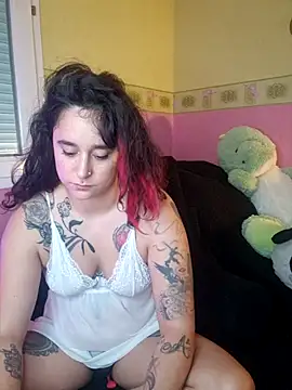 Snapshot of midnaxsg chatting on November 7, 2025, 10:26 am midnaxsg online show from November 7, 2025, 10:26 am