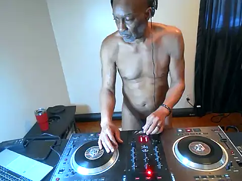 longdick4you8686 online show from January 27, 2025, 10:16 pm