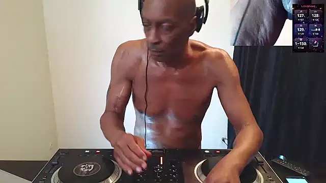 longdick4you8686 online show from March 3, 2026, 11:43 pm