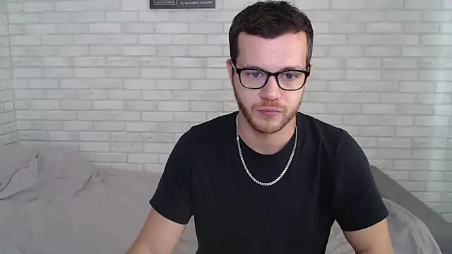 Snapshot of Alexxx_horny chatting on October 1, 2025, 6:30 am Alexxx horny online show from October 1, 2025, 6:30 am