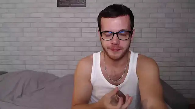 Snapshot of Alexxx_horny chatting on October 6, 2025, 8:28 pm Alexxx horny online show from October 6, 2025, 8:28 pm