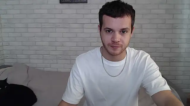 Snapshot of Alexxx_horny chatting on October 9, 2025, 6:33 am Alexxx horny online show from October 9, 2025, 6:33 am