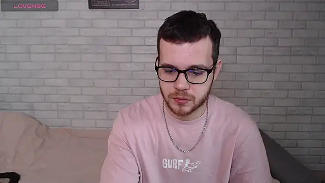 Alexxx horny online show from April 28, 2026, 7:02 am