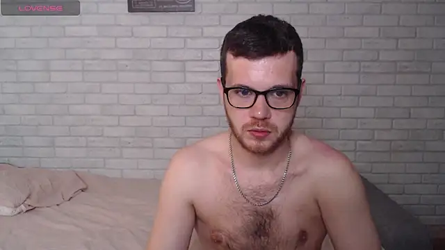 Alexxx horny online show from July 17, 2026, 6:24 pm