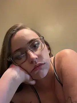 Esmerelda69 online show from November 28, 2025, 5:26 pm