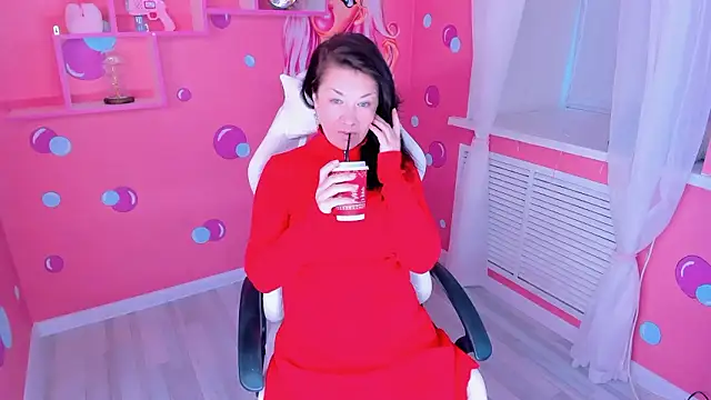 Snapshot of AnaMills chatting on February 5, 2026, 10:09 am AnaMills online show from February 5, 2026, 10:09 am