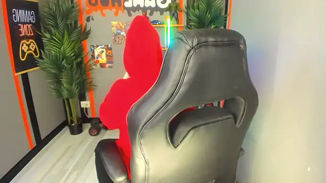 Snapshot of AnaMills chatting on February 9, 2026, 10:08 am AnaMills online show from February 9, 2026, 10:08 am